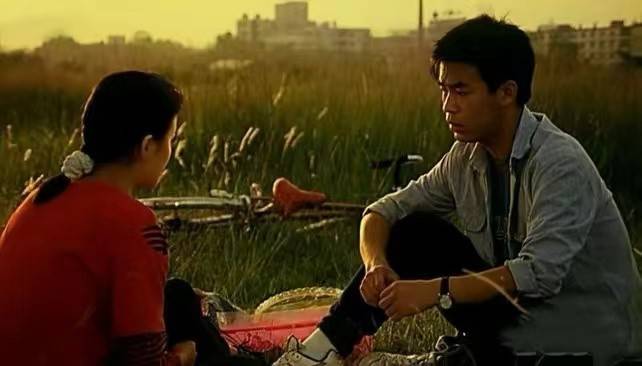 身份|他被称作是张嘉益的“小跟班”,以歌手身份出道,却在转型后被骂!