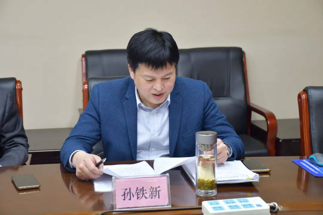 公司常务副总经理孙铁新向集团领导详细汇报二商肉食集团2021年度及