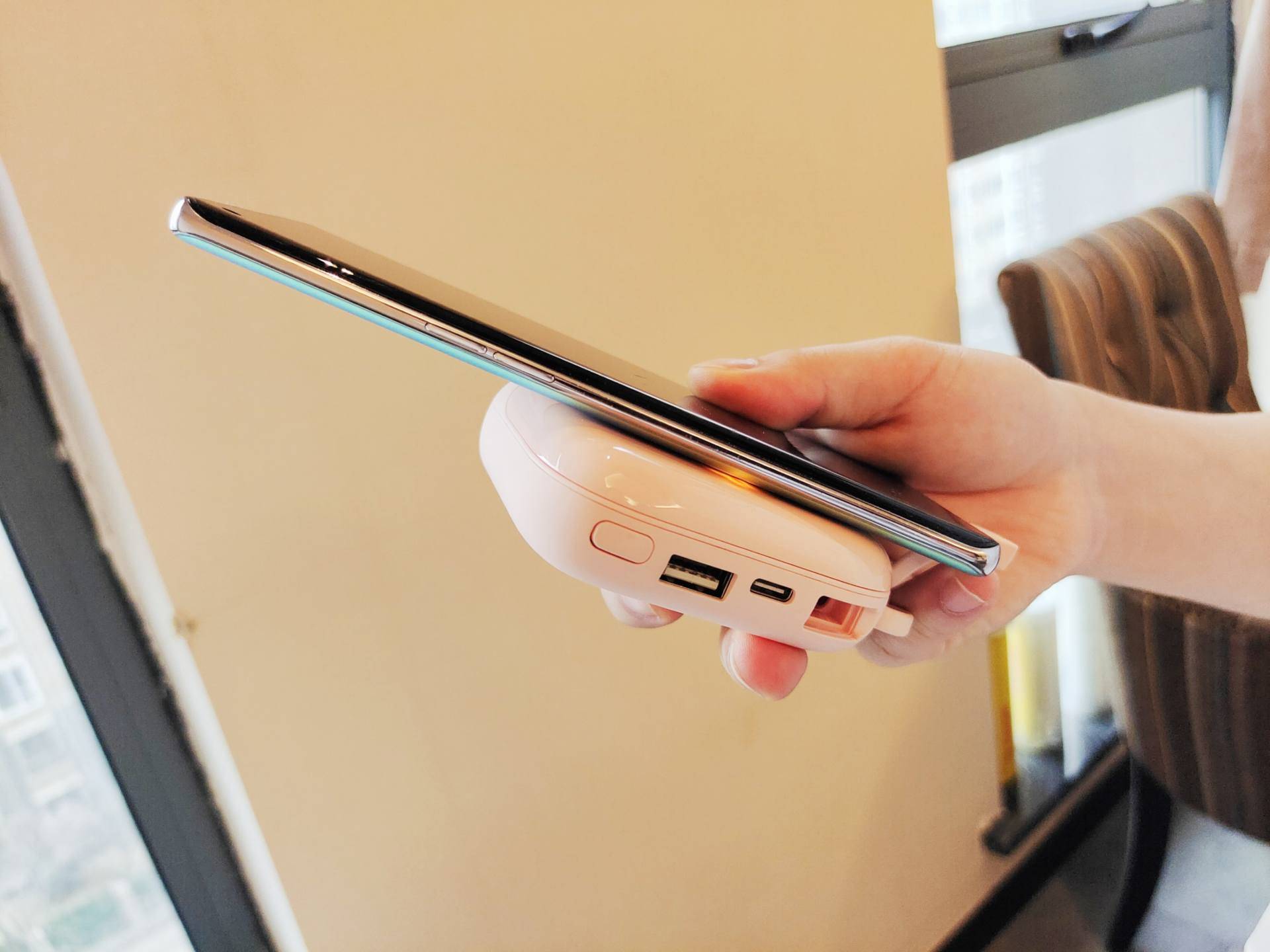 人生第一款充电宝，RAVPower自带线充电宝，小宝贝大能量