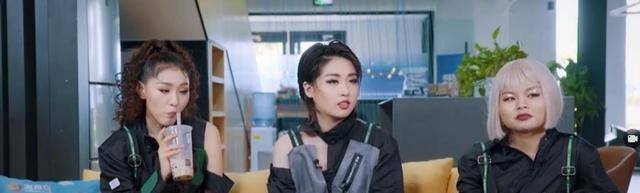 因为|为iphone6出道靠丑走红，后参加选秀被利用炒作，第一期就遭淘汰