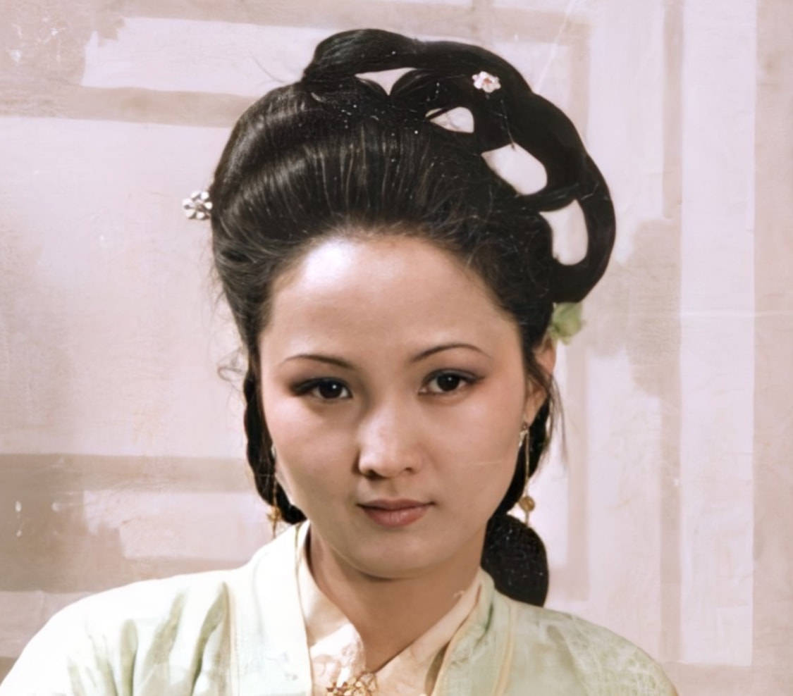 红楼梦探春为何要帮平儿过生日一举多得