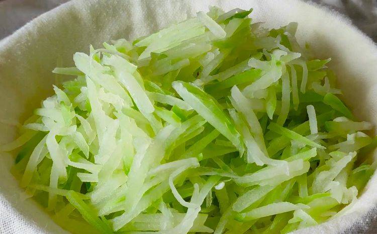 原创教你解馋下饭的冬瓜炒三丝营养好吃还能去秋燥秋天吃正合适