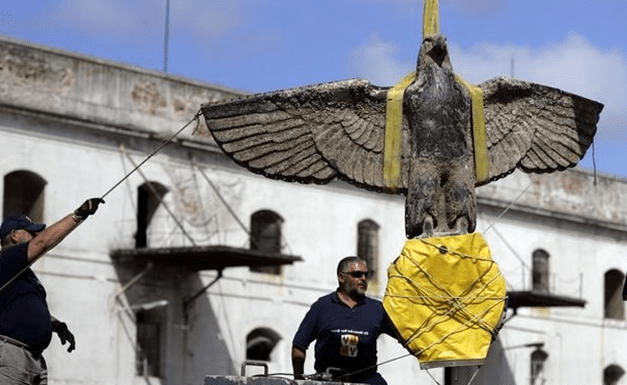 纳粹"青铜鹰"被这个国家捞出,拍出3亿元,德国:请归还_巡洋舰_格拉夫