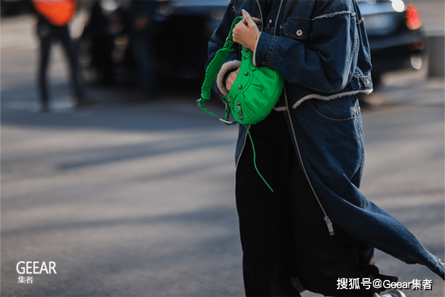 元素从明星到街头：Balenciaga这款手袋荣登2022ItBag