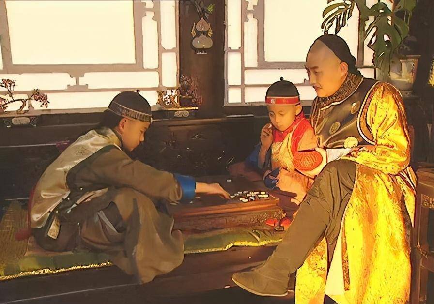 康熙老来得子,经历了3朝,雍正拿他当儿子,乾隆更加痛爱他_阿哥_弟弟