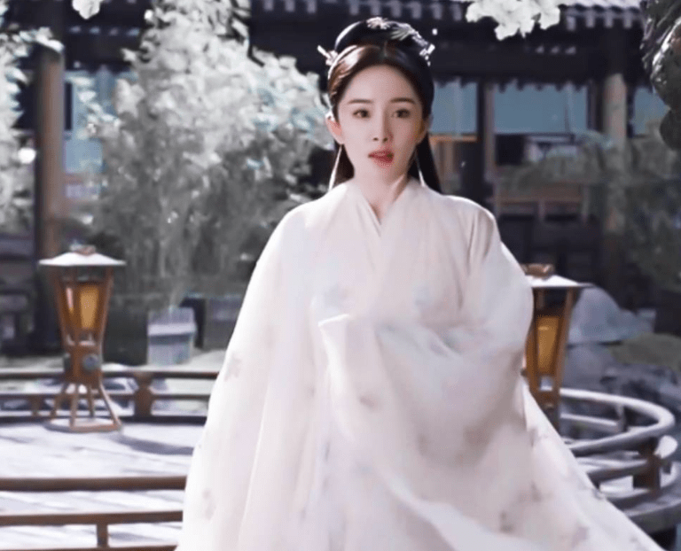 观众 杨幂也逃不过古装“千篇一律”，《斛珠夫人》撞款《三生三世》？？