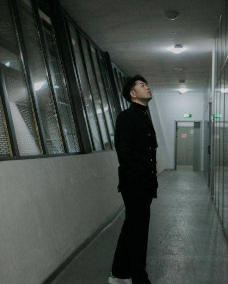 杜海涛 都说杜海涛是“快本首富”,看到李维嘉的豪宅,难怪他不结婚