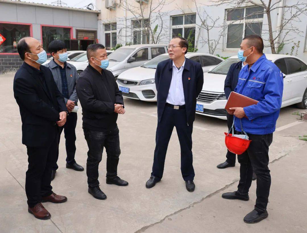 南阳市人大副主任高新区党工委书记周天龙深入企业开展企业服务日活动