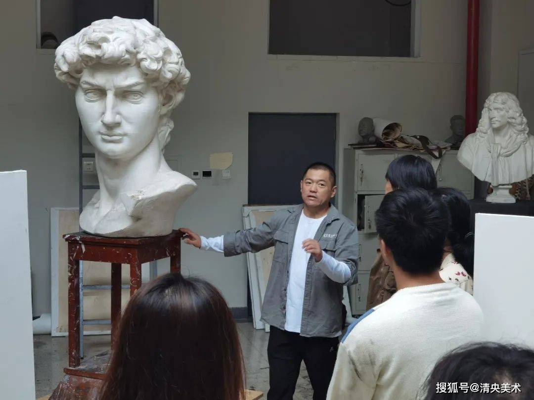 走进中央美术学院课堂|造型学科基础部《素描石膏》_教学_卢征_余陈