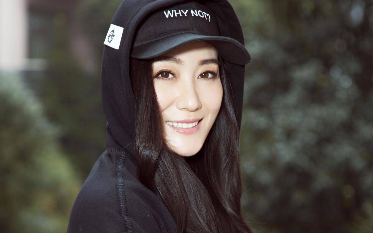 舞台|歌唱家谭晶:成名后给年迈的父母补办婚礼,风光背后尽是眼泪!