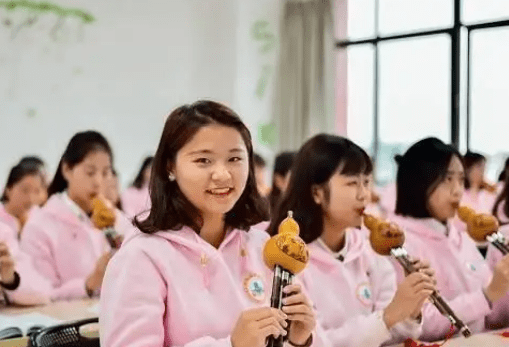 幼儿所|幼儿园传来“喜讯”，老师不再招“大专生”，孩子上学更放心了