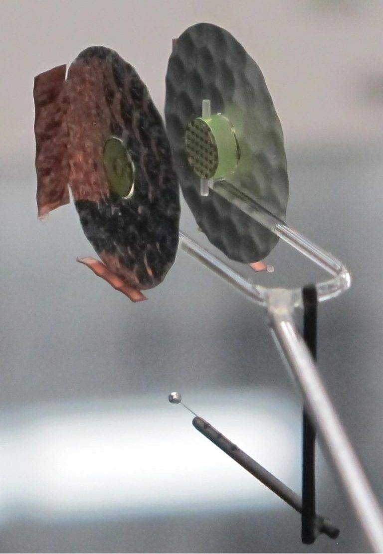 激光器|科学家利用196个激光器重现了巨大星系团的内部条件