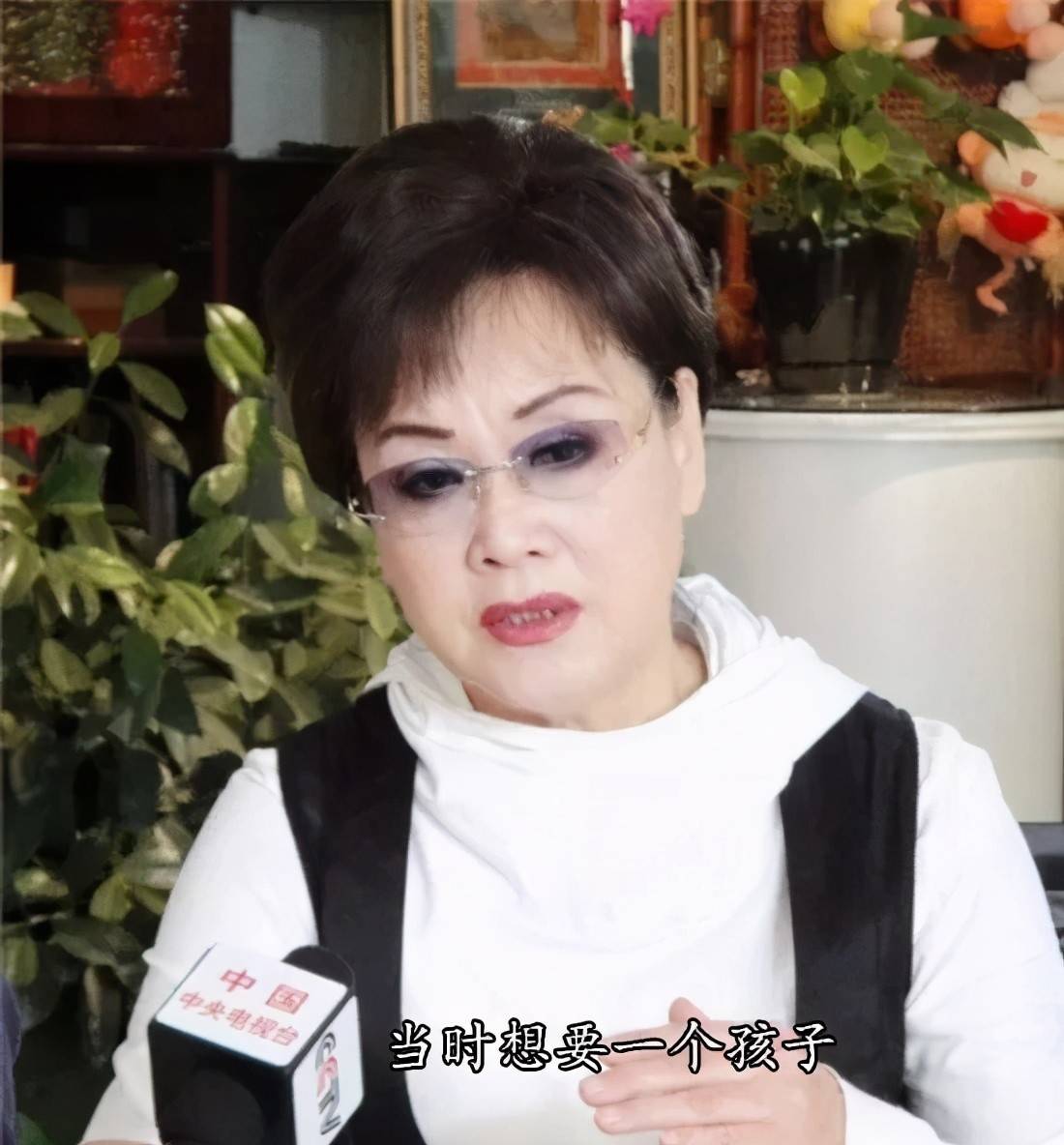 著名歌唱家李谷一2段婚姻红了37年因亏欠家庭自责一生