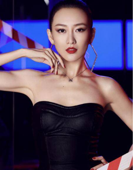调整从土气大脸到明艳精致脸，王鸥到底做了什么？
