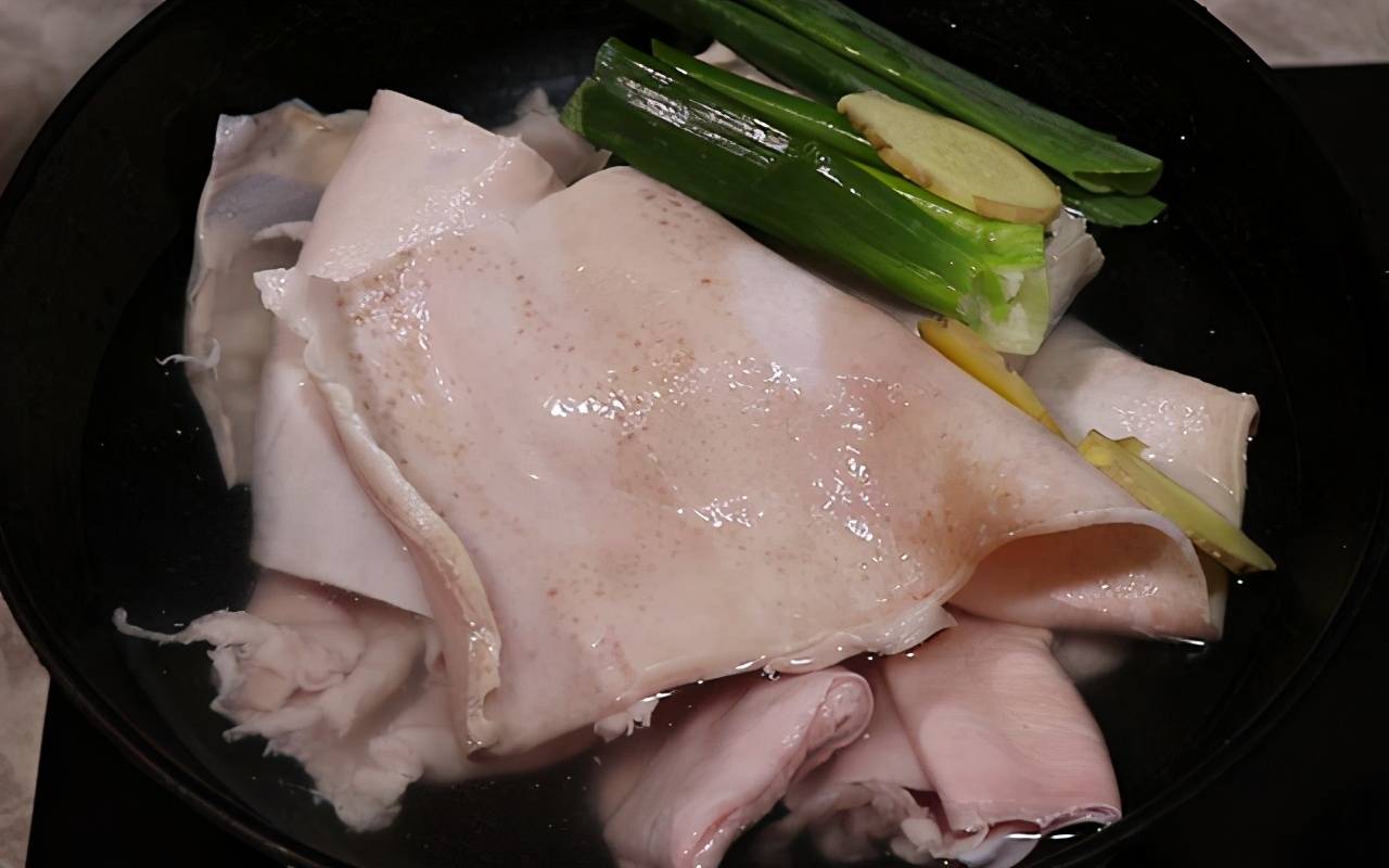 肉皮凍怎麼熬(肉皮凍的熬製方法)_豬皮_備用_清水