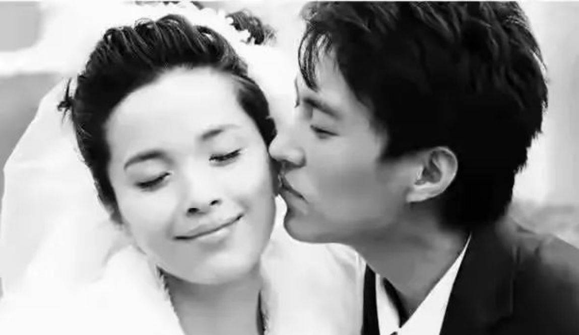 因为|“师奶杀手”靳东的纯情岁月，和他背后的两个离婚女人？