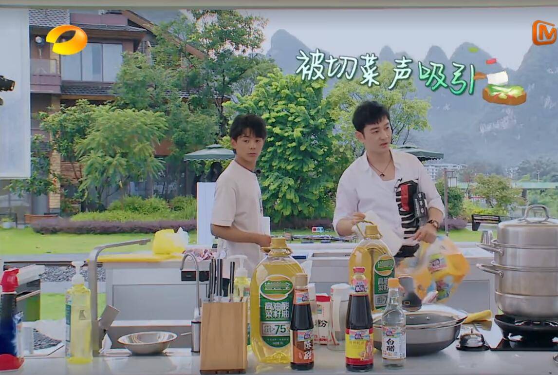 因为|一顿饭足以证明檀健次比龚俊更适合《中餐厅》，节目口碑要逆袭了！！