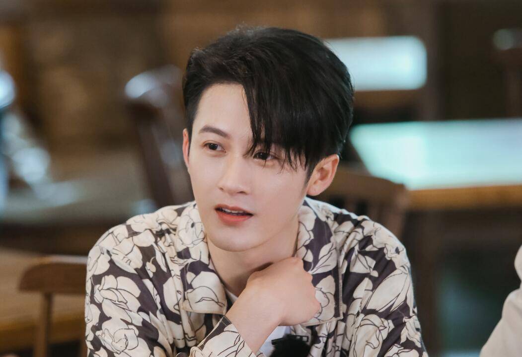 因为|一顿饭足以证明檀健次比龚俊更适合《中餐厅》，节目口碑要逆袭了！！