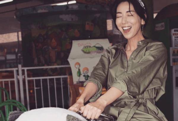 网友35+年龄选美大赛,52岁“少女脸阿姨”夺冠,网友:第一眼被撩到