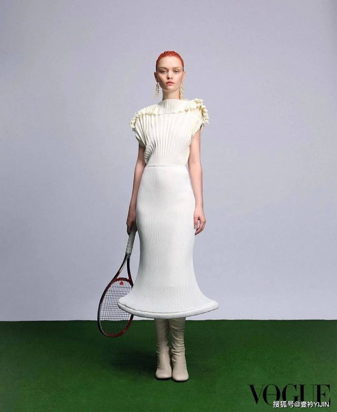 no 越脱离现实就越时尚？轮廓大师Melitta看着手中的围裙与吸尘器第一个say no