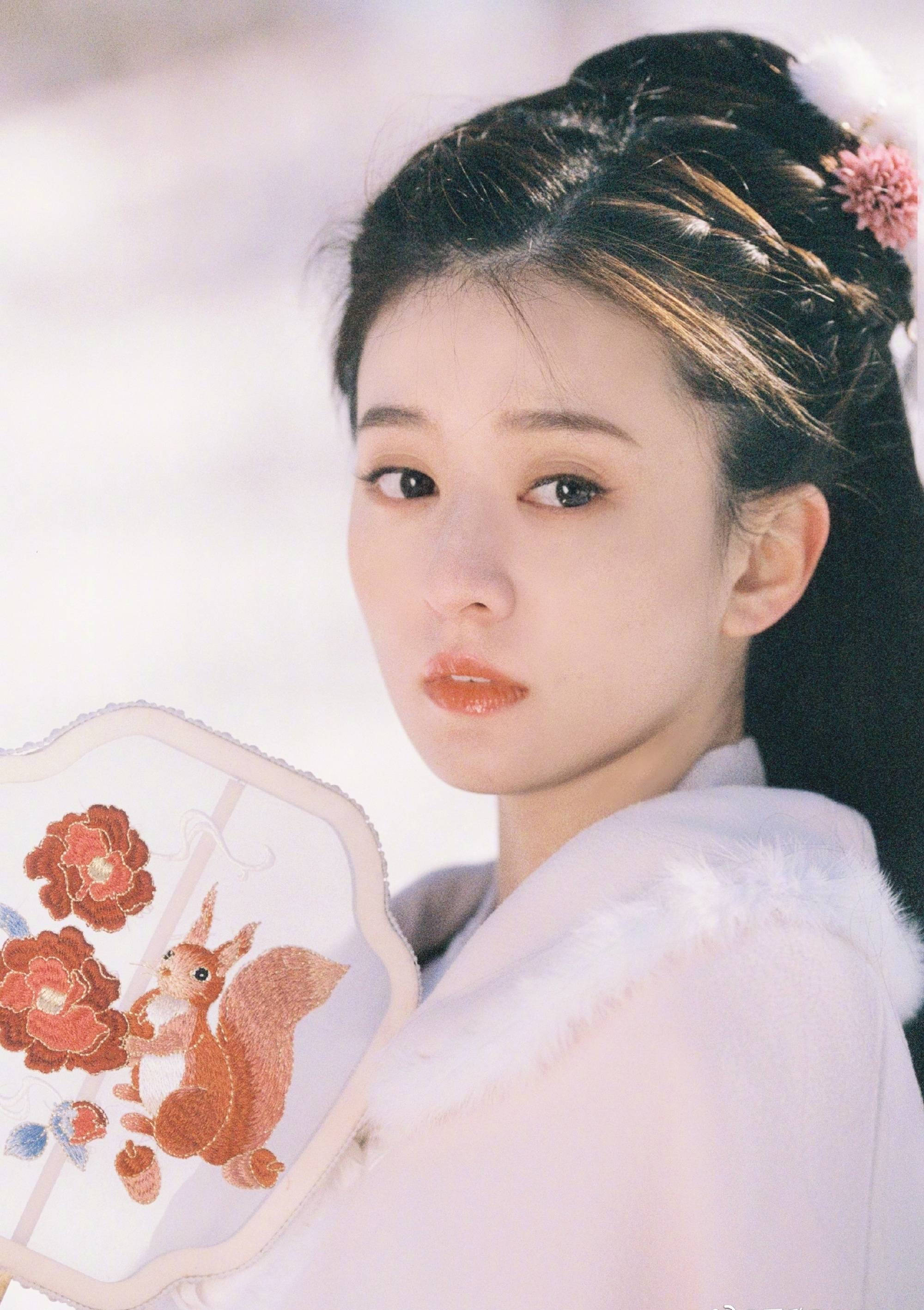 乔欣绝美古风照释出 这才是肤如凝脂我见犹怜！