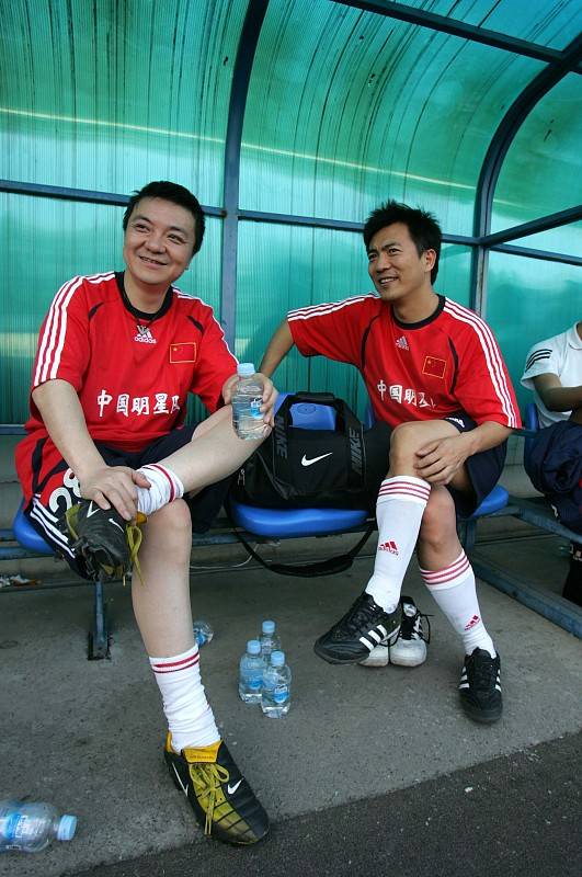 区楚良被改姓!巩汉林收藏假签名!董路:假签名和假球迷绝配!