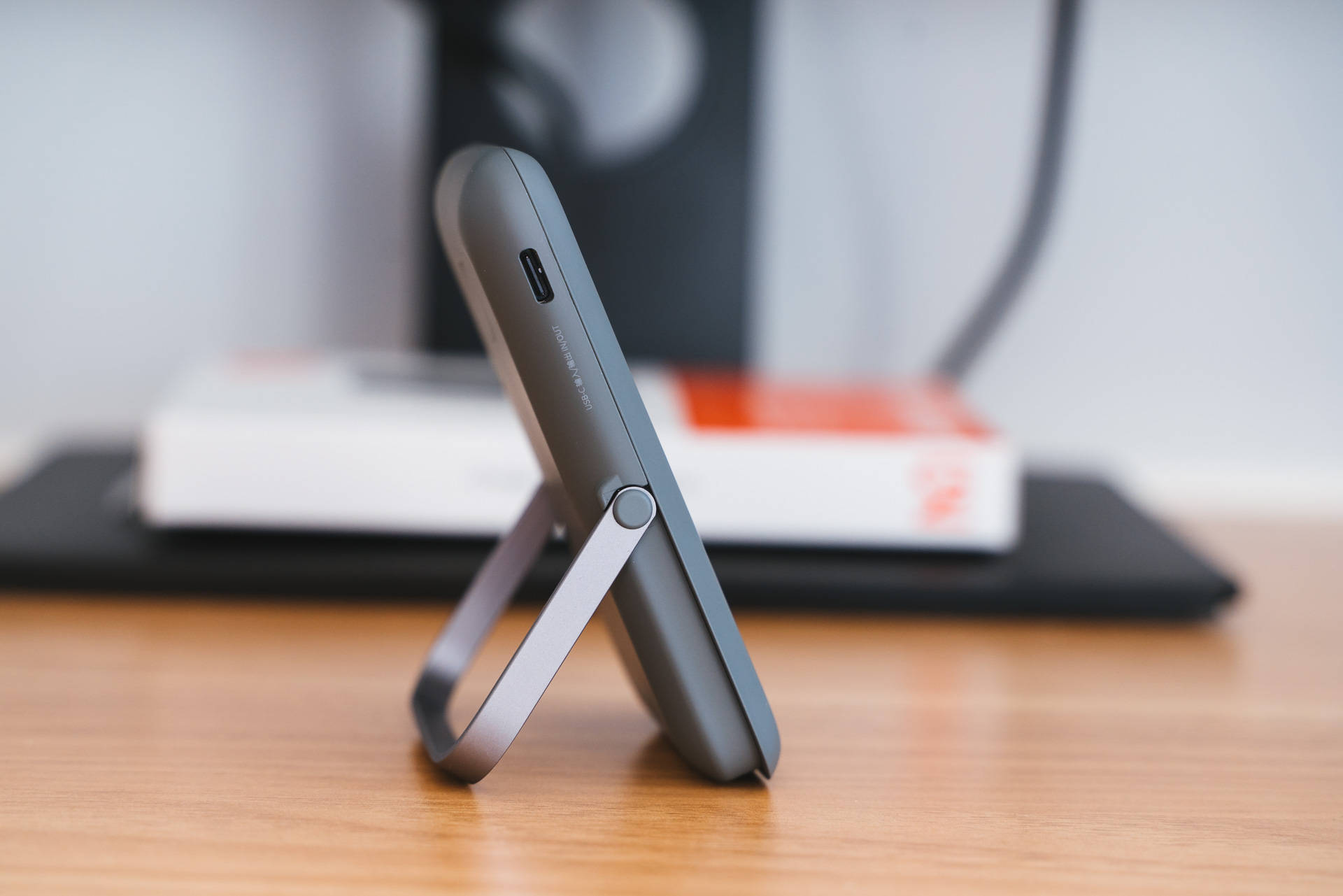 挣脱线材束缚的iphone移动充电站麦多多magsafe无线充电宝评测