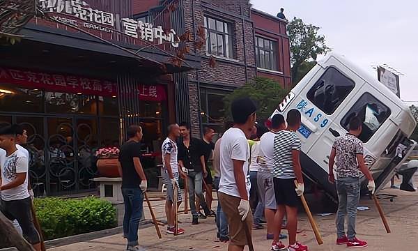 回顾海南黑老大黄鸿发:作恶多端,刺杀男童,非法敛财25亿_李淑惠_昌江