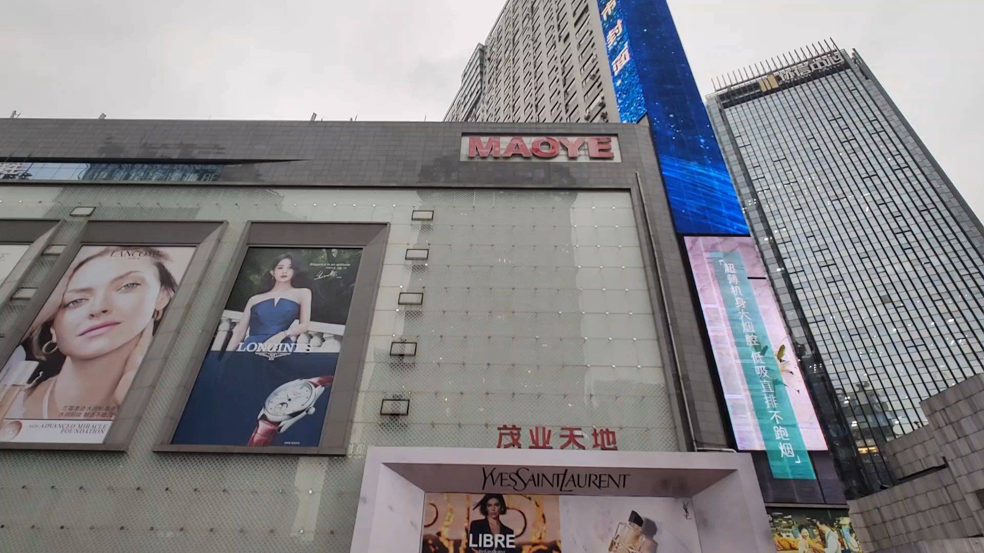 重庆网红打卡地观音桥商圈,九层茂业百货,唯有盒马鲜生汇聚人气