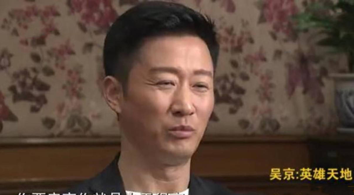 武打|面对成龙贴脸的夸奖,我再次见证了吴京“百亿影帝式”的谦逊!