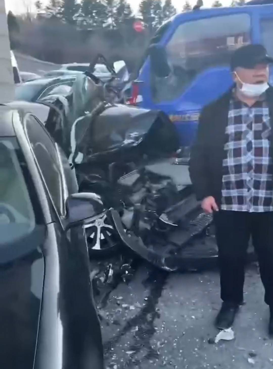 死者刚参加完亲人葬礼_丹东致3死车祸遇难者刚参加完葬礼_轿车_事故