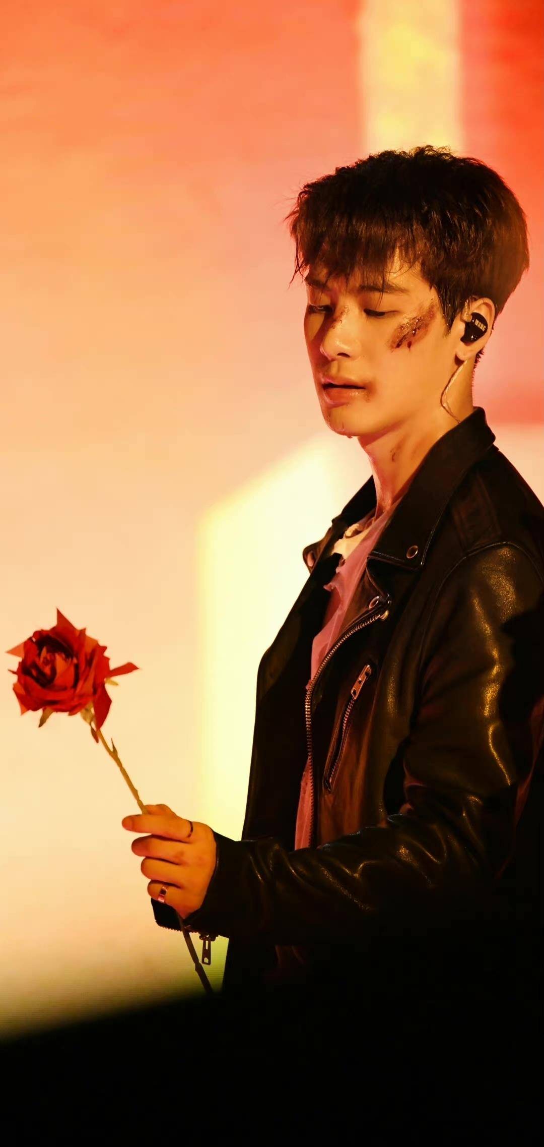 骨骼为了王嘉尔的颜值着想，求他别再健身了