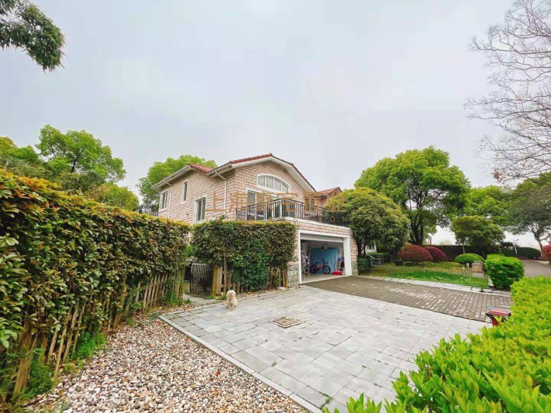 佘山独栋别墅银湖别墅建面468平米售价2960万