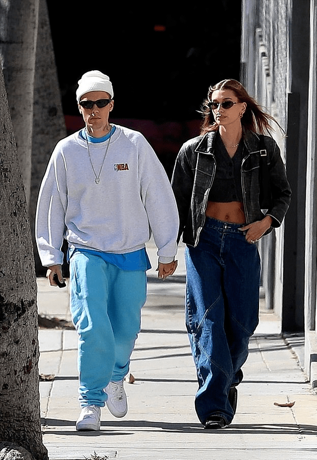 腹肌 海莉大病初愈就出来嗨?穿低胸黑裙亮相依然美,和肯豆同框也不输