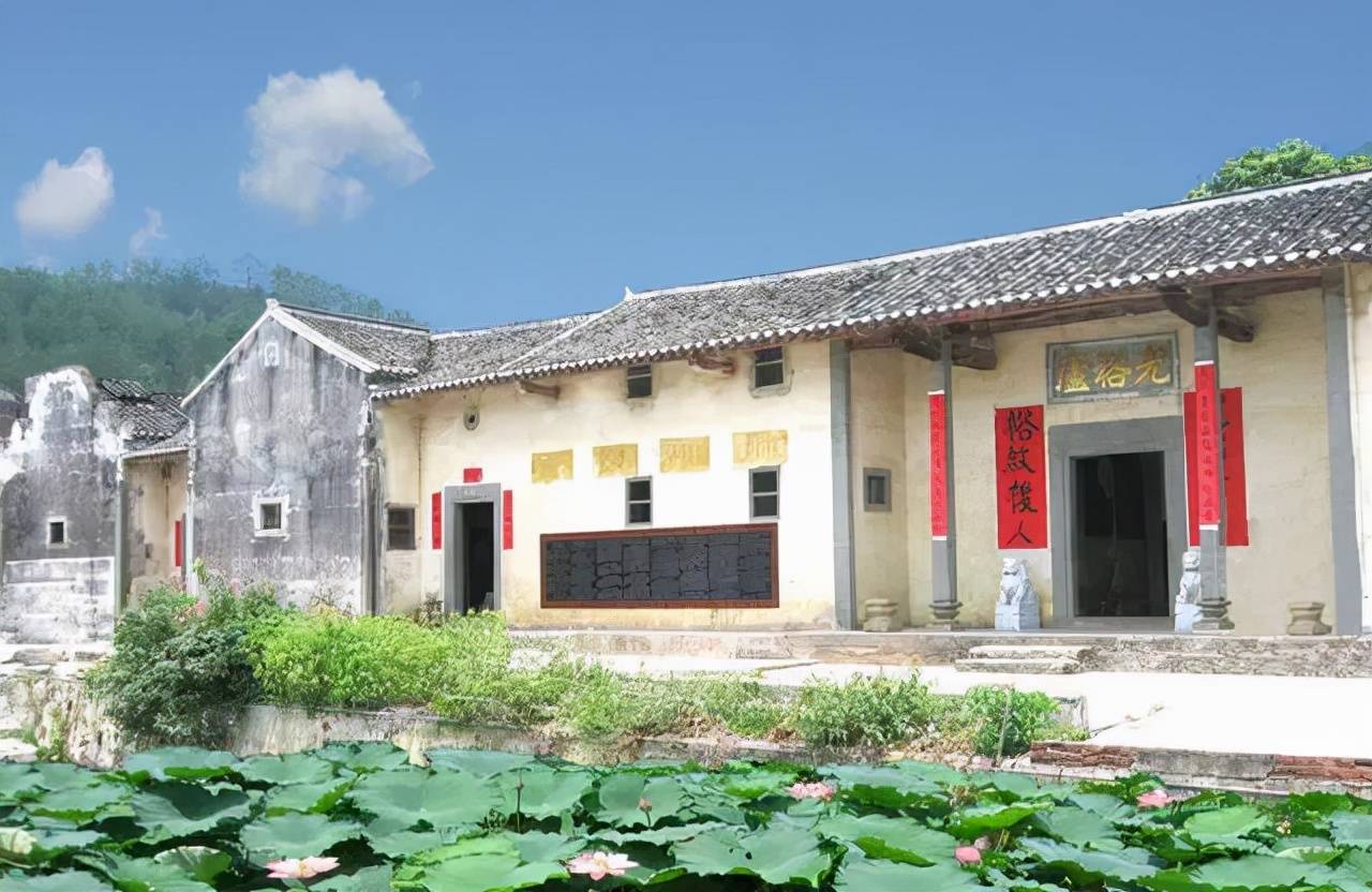 特建有一间以他的名字命名的中学——"伯聪中学"