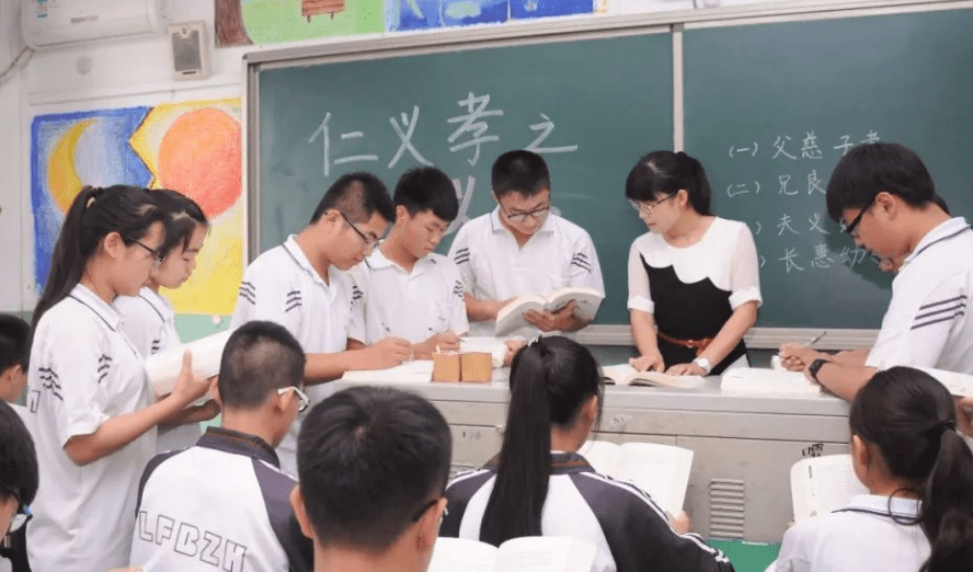 大学专业课老师会换吗 b527d66b264f4e49936f73db66fd125d.png