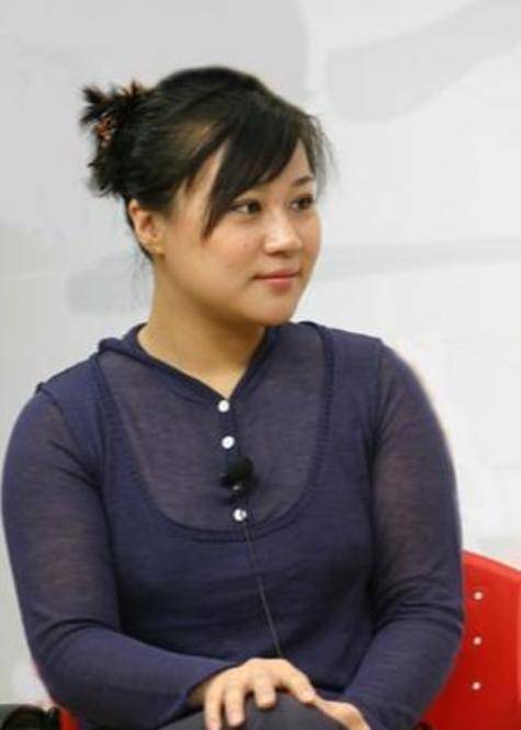 高秀敏独生女李宣,8年内父母双亡,继父将她养大_李萱_生活_女儿