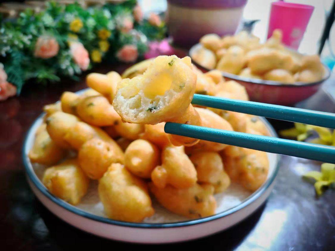 做法|这款早餐，手不沾面，5分钟出一锅，比油条还好吃，放十天不坏！