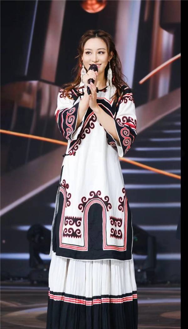 吉古依卓参加cctv3回声嘹亮讲述创业路上的故事