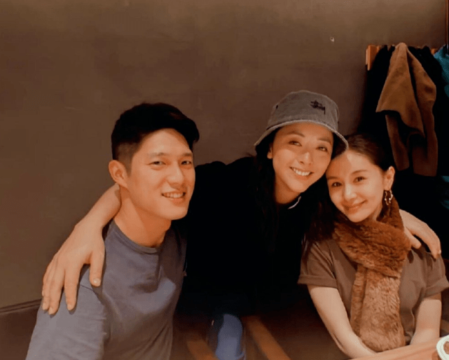 王子文和吴永恩用餐被偶遇,喝白开水难掩幸福,真人被