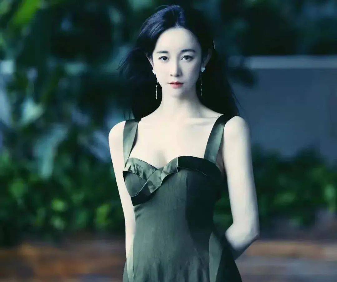 下巴明星审美误区，杨紫靠打针填充变“好看”，吴谨言追求“骨感美”