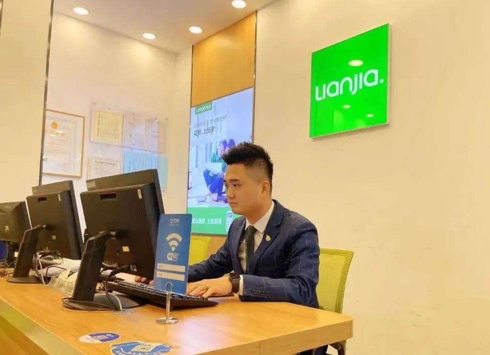 专访王成飞:8年老兵,做满分顾问型经纪人_客户_工作_成长