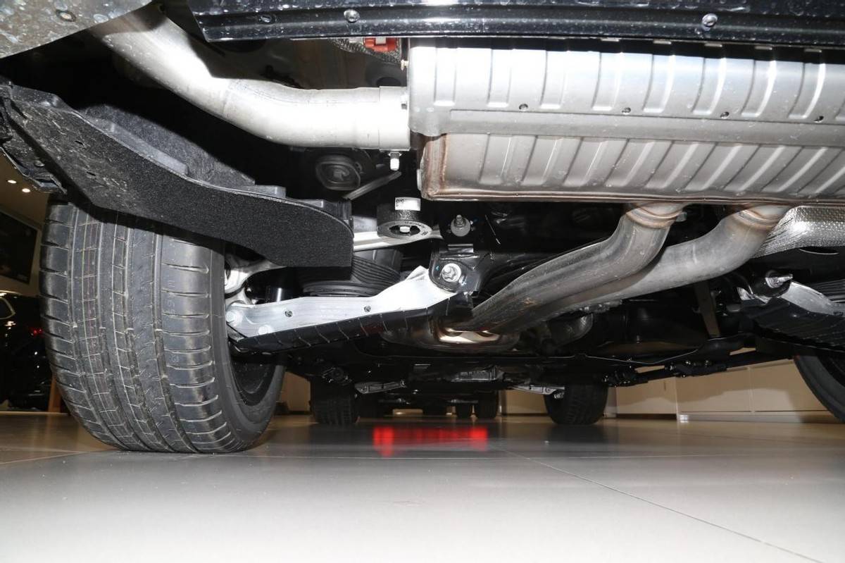 原创真正良心的德系豪车245马力8at实力不输bba带你看大众途锐