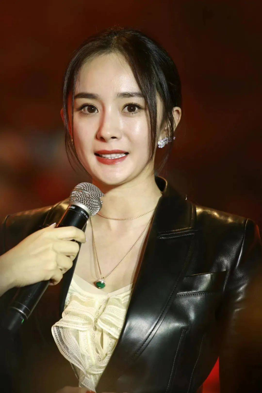 脸部明星整牙后遗症：杨幂脸部松弛，王嘉尔颧骨外扩，宋祖儿法令纹深！！