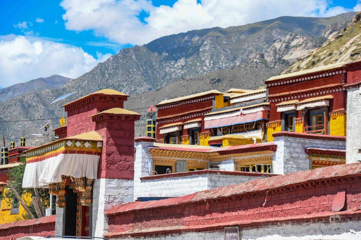 西藏超神秘的小众寺院，已有几百年的历史，世界闻名的辩经圣地！