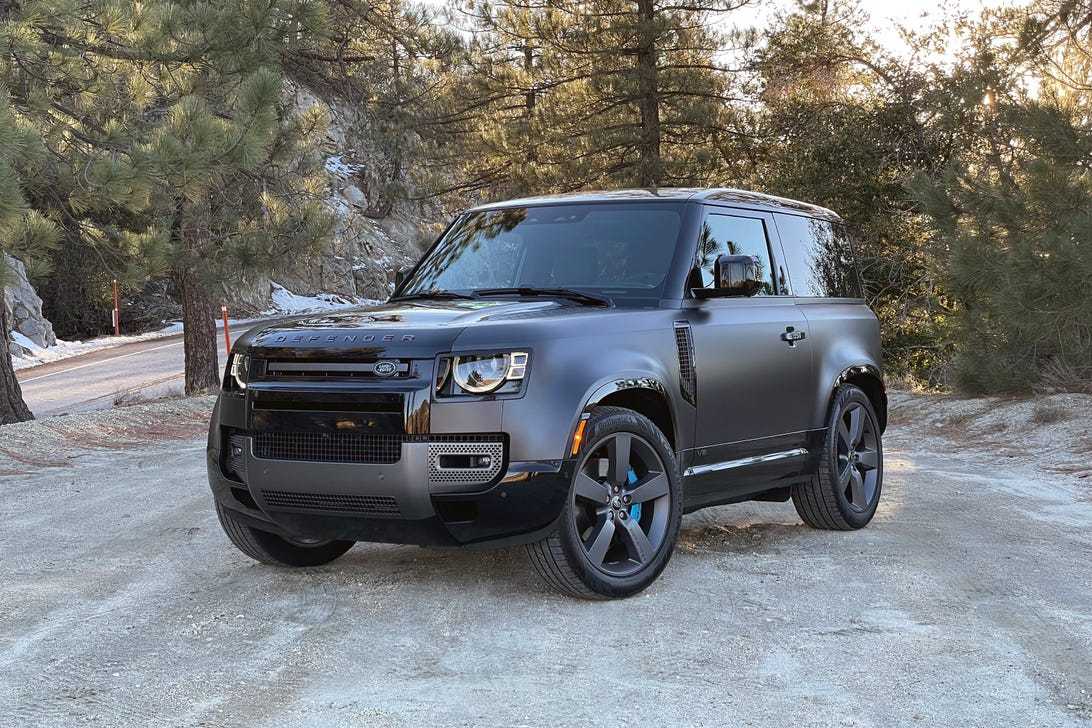 2022年路虎卫士90v8评测更多动力更多个性