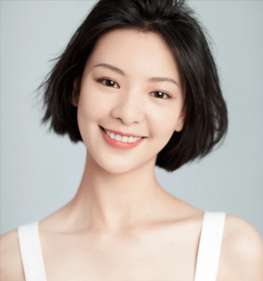 鼻梁梨形鼻却依然好看的女明星：邱天有清冷感，任敏被称作电影脸