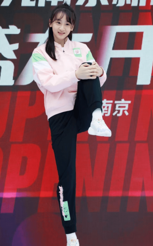 鼻梁梨形鼻却依然好看的女明星：邱天有清冷感，任敏被称作电影脸