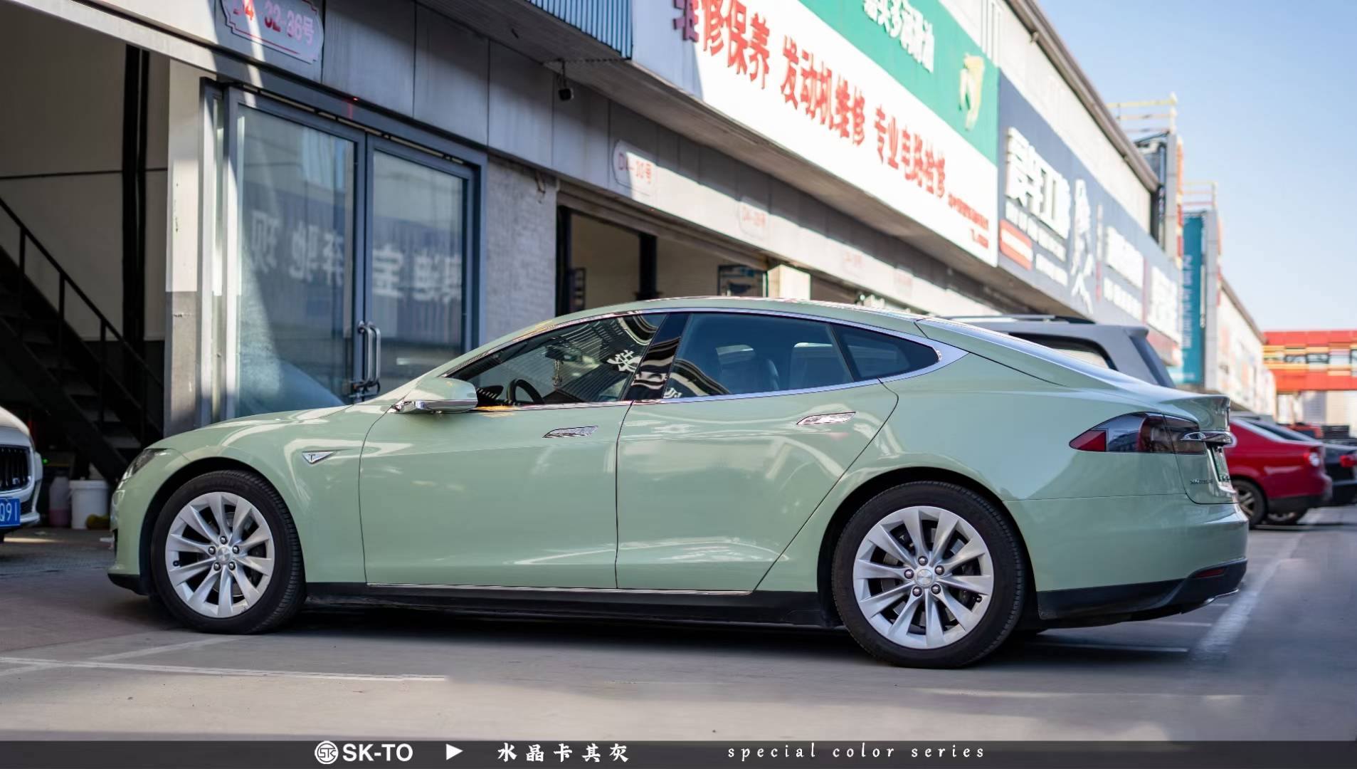 雅致沉稳充满高级感特斯拉model3水晶卡其灰改色膜skto