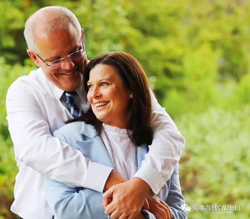 莫里森发表电视讲话时突然哽咽眼含泪水背后的故事令人动容